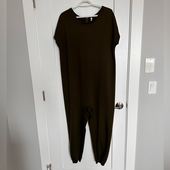 Green Maternity Jumpsuit - Picture 6 of 7